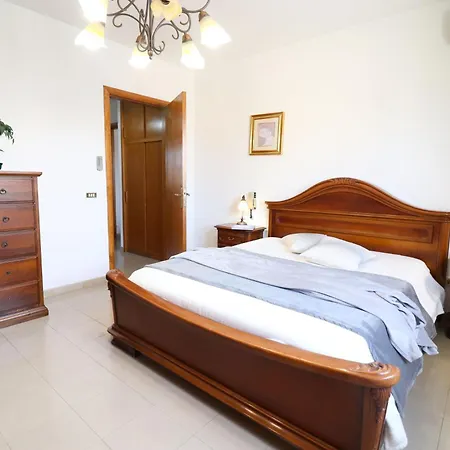 Vista Castello A Centro Holiday home *